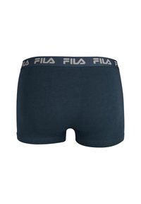 Boxer shorts da uomo blu navy con una texture morbida, dotati di un cinturino in grigio con il logo FILA. Design senza cuciture con un taglio classico.