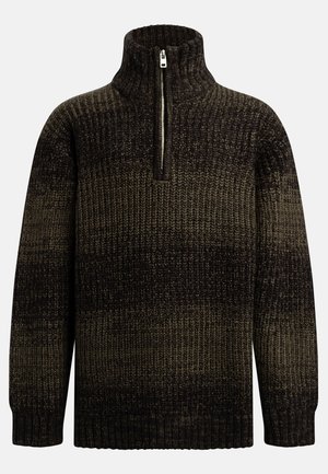 Suéter de punto con un alto cuello, cierre de media cremallera y un patrón de rayas en negro y oliva oscuro. Textura gruesa y puños acanalados.