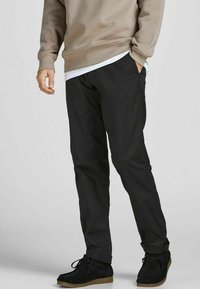 Jack & Jones - JPSTKANE JJPABLO - Chinos - black Miniatyrbild 1