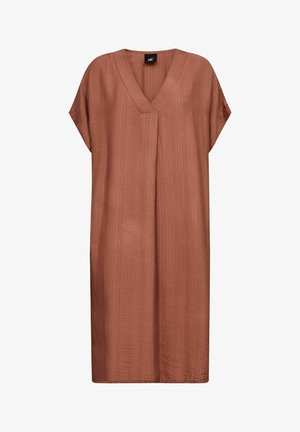 Rozsdaszínű ruha V-nyakkivágással, rövid ujjakkal és laza szabással. Texturált anyagból készült, középen redőzéssel a részletek hangsúlyozására.