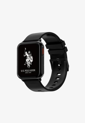 Schwarze digitale Smartwatch mit rechteckigem Bildschirm, der das Logo von U.S. Polo Assn. anzeigt, und verstellbarem schwarzen Silikonarmband mit Schnallenverschluss.