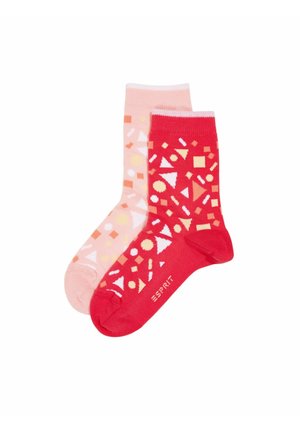 Zwei Paar Knöchelsocken; ein Paar in hellrosa mit weißen geometrischen Mustern, das andere in rot mit bunten Formen und dem Esprit-Logo.