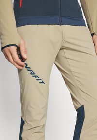 Dynafit TRANSALPER HYBRID - Outdoorbukser - rock/khaki