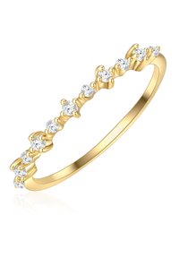 Zlati prstan z valovitim vzorcem, okrašen z majhnimi okroglimi prozornimi kamni enakomerno razporejenimi po vrhu, z gladko polirano površino.