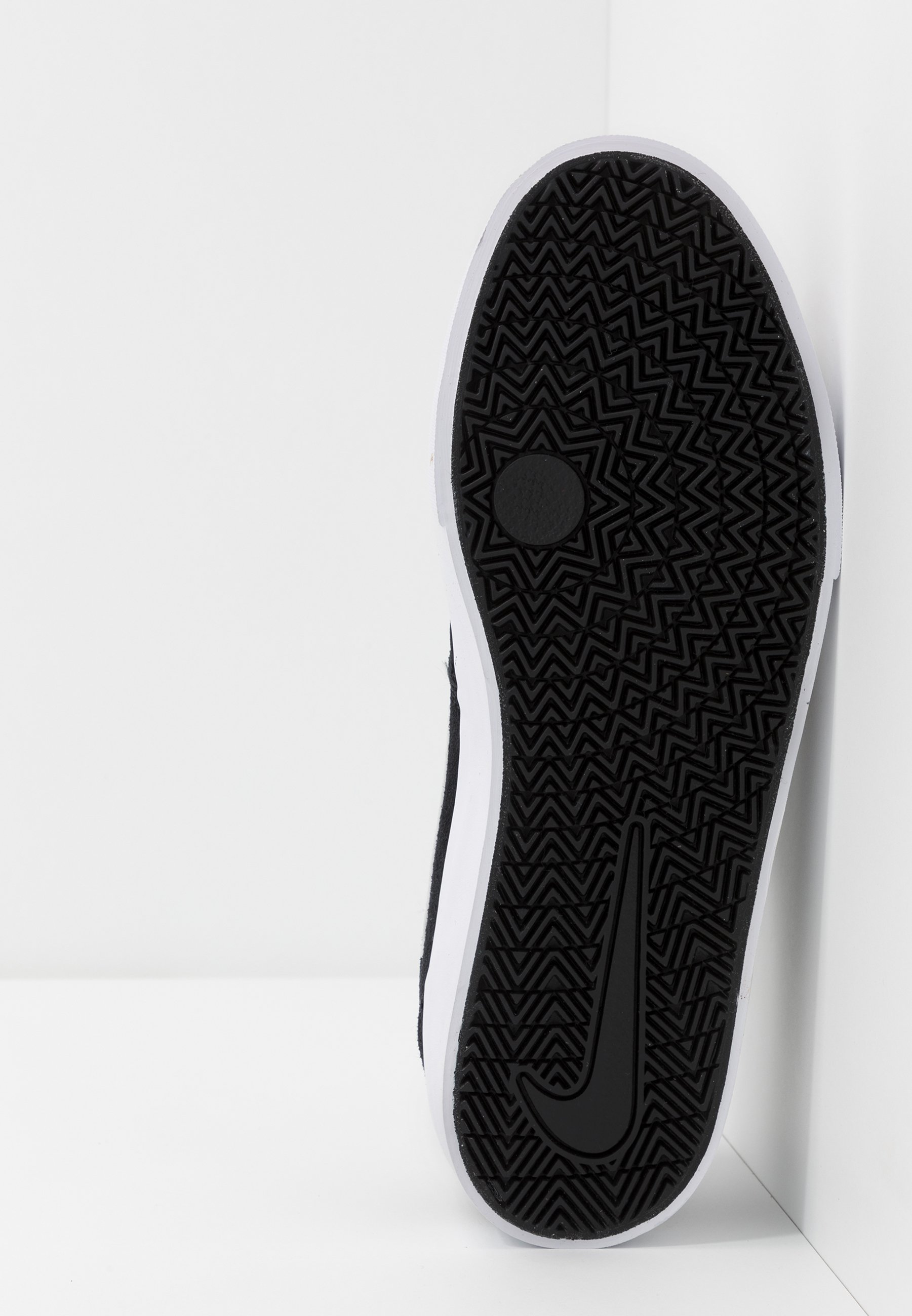 Nike SB CHARGE - Skate shoes - black/white/black - Zalando.co.uk