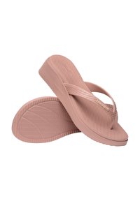 Coppia di infradito rosa con tacco a cuneo, con suole testurizzate e marchio Havaianas sulle cinghie e sulle suole.