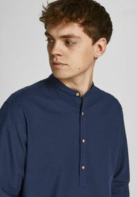 Jack & Jones PREMIUM JPRBLASUMMER HALF PLACKET L/S SN - Camisa - navy blazer