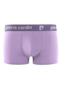 Caleçons boxers pour hommes en lilas avec une texture douce, dotés d'une ceinture élastique grise portant l'étiquette "pierre cardin". Longueur mi-cuisse, coupe ajustée.