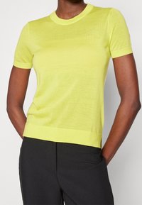 BOSS Jednoduché tričko - yellow