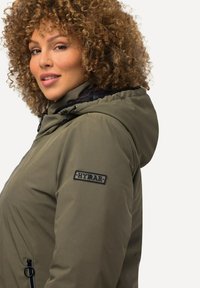 Ulla Popken HYPRAR REVERSIBLE QUILTED - Abrigo de invierno - gray green