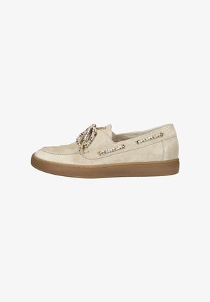 Beige Wildleder Slipper mit runder Zehenpartie, brauner Gummisohle, dekorativer Seil-Schnürung und goldfarbenen Ösen. Minimalistisches Design mit strukturiertem Obermaterial.