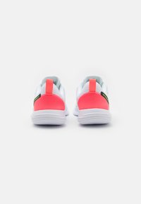 Nike Performance FLEX EXPERIENCE RUN 12 - Tenisice za trening - white/black/hot punch/volt