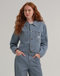 Giacca in denim a righe con chiusura a bottoni, design cropped e dettagli verdi. Presenta tasche frontali e una vestibilità rilassata.