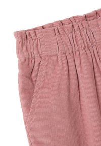 Roze corduroy broek met een gerimpelde elastische tailleband, zijzakken en een verticale ribbeltextuur.