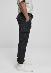 Urban Classics KNITTED CARGO JOGGING PANTS - Cargo trousers - black