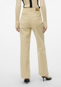 Vero Moda VMTESSA HR WIDE - Hlače - oatmeal