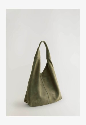 Geantă tote verde din velur cu textură moale, design lejer și cusături vizibile. Dispune de un singur mânere și compartiment principal deschis.