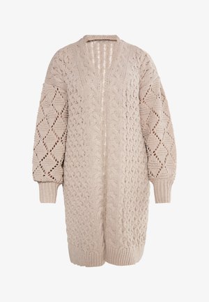 Beige übergroßer Kabelstrick-Cardigan mit tiefem V-Ausschnitt, langen Ärmeln und strukturierten Rautenmuster. Offenes Frontdesign.