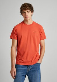 Pepe Jeans CONNOR - Paprasti marškinėliai - burnt orange