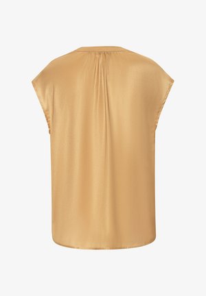 Rückansicht einer ärmellosen, kamelfarbenen Satinbluse mit leichten Raffungen an der oberen Mitte und einem geraden Saum.