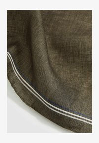 Unselected, olive