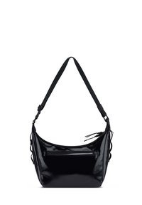 Musta kiiltävä olkalaukku, jossa on pehmeä ja kaareva muotoilu. Sisältää edessä vetoketjullisen taskun ja säädettävän hihnan monikäyttöisyyttä varten.