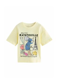Gul bomulds t-shirt med grafik af en mus, Eiffel-tårnet og madvarer. Korte ærmer og rund halsudskæring. Tekst under illustrationen.