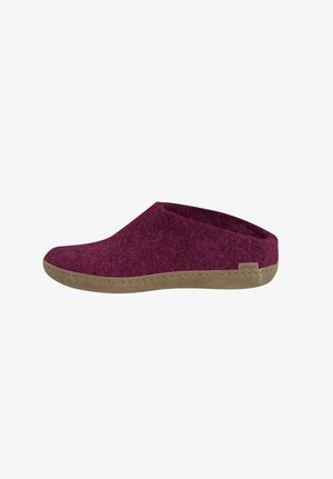 Pantofole basse in feltro bordeaux con suola beige progettate per uso interno, con una piccola etichetta laterale.