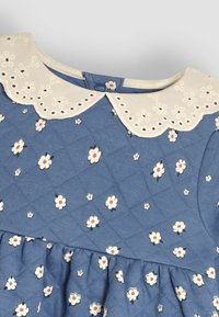 JoJo Maman Bébé DAISY FLORAL BRODERIE COLLAR QUILTED REGULAR FIT - Kasdienė suknelė - blue