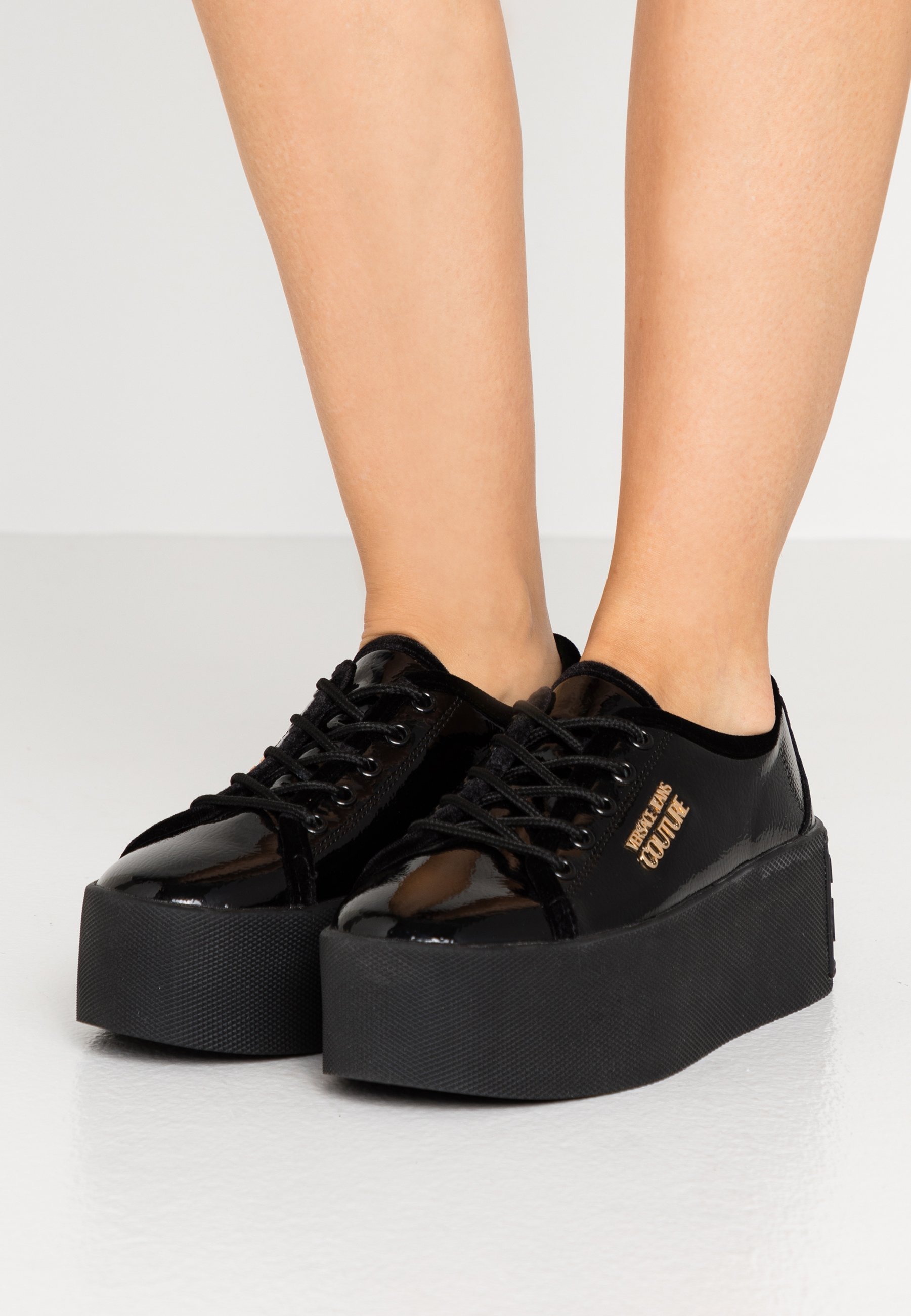 Versace Jeans Couture PLATFORM SOLE Baskets basses nero Versace Jeans Couture CAP SOLE Baskets basses nerooro