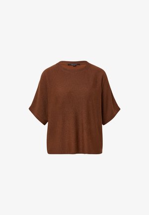 Brązowy dzianinowy top z krótkim rękawem, z okrągłym dekoltem i luźnym krojem, o miękkiej teksturze i delikatnym połysku. Brak widocznych wzorów lub akcentów.