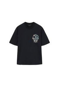 Μαύρο βαμβακερό T-shirt με κέντημα σχέδιο φιδιού και λουλουδιών στο στήθος. Μικρά μανίκια και στρογγυλή λαιμόκοψη, χαλαρή γραμμή.