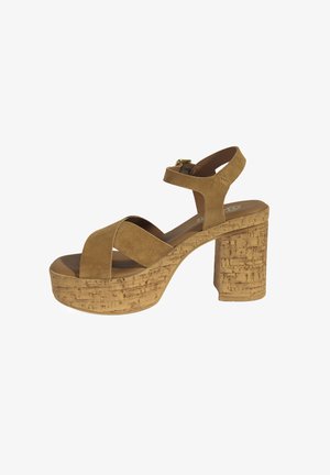 Bruine suède platform sandalen met een enkelbandje. Kruiktextuur blokhak, kruisbandontwerp en een gladde binnenzool.