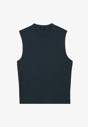 Tumesinine varrukateta kootud topp ümara kaelusega ja peene soonilise tekstuuriga, laotatud tasapinnale valge tausta vastu.