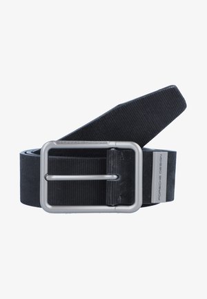 Cintura nera con una fibbia rettangolare in argento e una striscia in tessuto testurizzato, caratterizzata da un accento metallico con il marchio "Porsche Design".