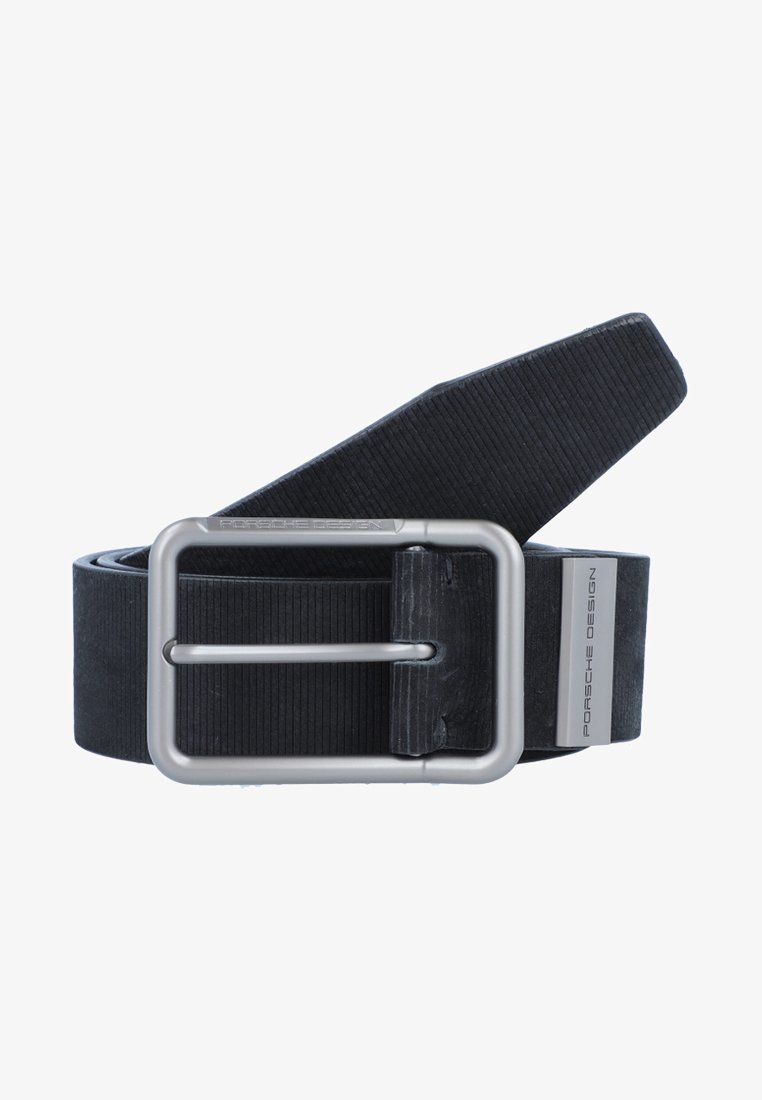 Zwarte riem met een gestructureerde stofriem, voorzien van een zilveren rechthoekige gesp en een metalen accent met het 'Porsche Design' merkimago.