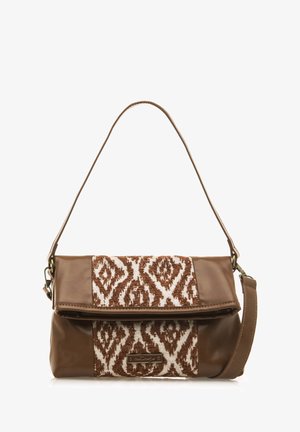 Borsa a spalla in pelle marrone con una parte anteriore in tessuto intrecciato caratterizzata da un motivo geometrico nei colori marrone e crema. Include una tracolla removibile.