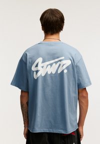 PULL&BEAR WITH LOGO - T-shirts print - light blue denim