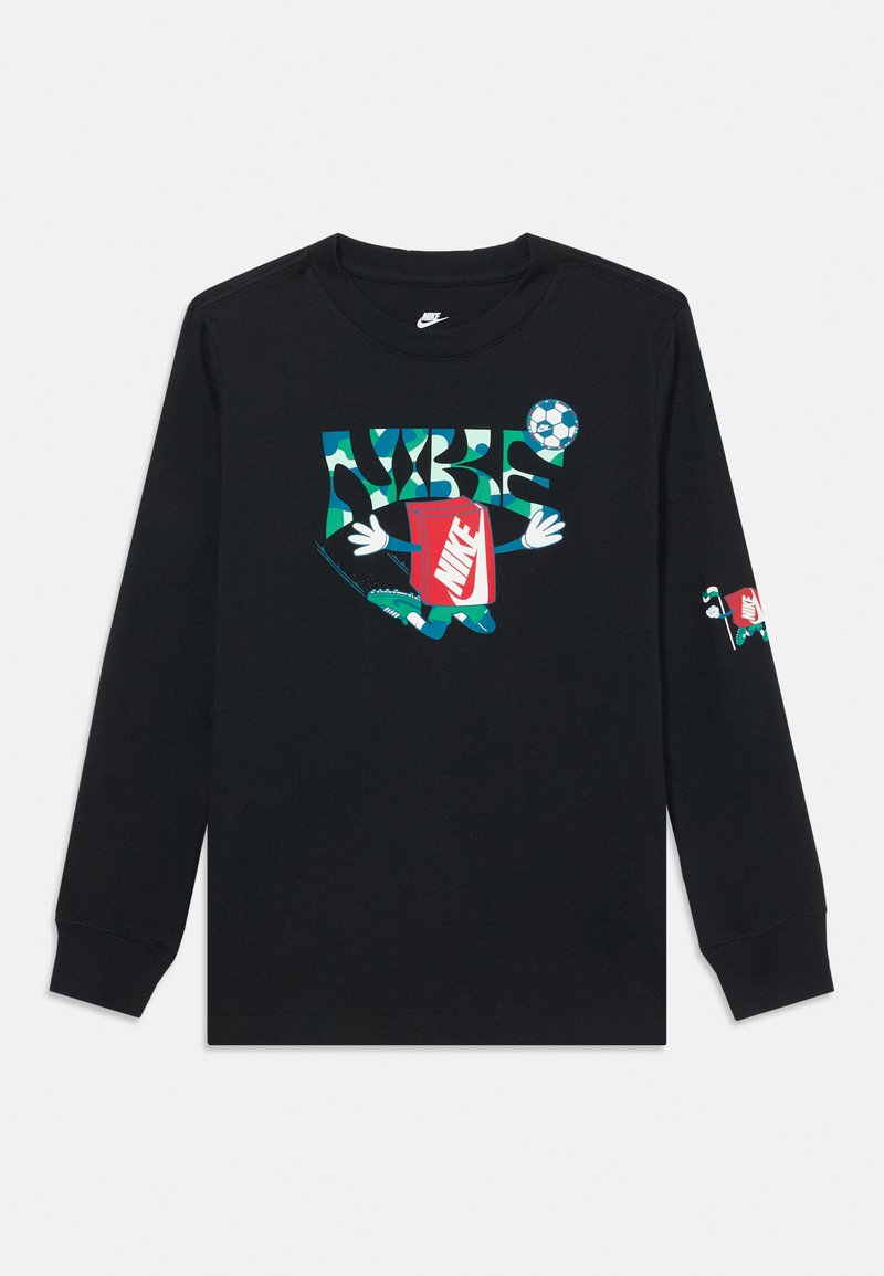 Fekete, hosszú ujjú póló, színes grafikai designnal, amelyen focilabda, szöveg és egy logó található. Pamut anyag, bordázott mandzsettával.