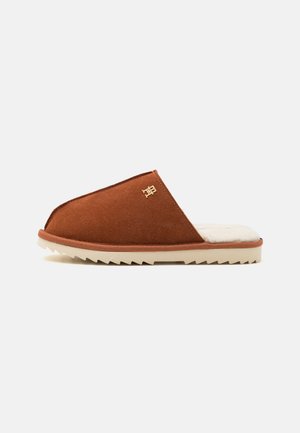 ELEVATED COMFORT HOME SLIPPER - Chaussons - cognac brown