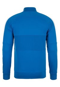 Modrý sportovní svetr s vysokým límcem, dlouhými rukávy a bílými bočními pruhy. Vyroben z hladkého, lehkého materiálu s přiléhavým designem.