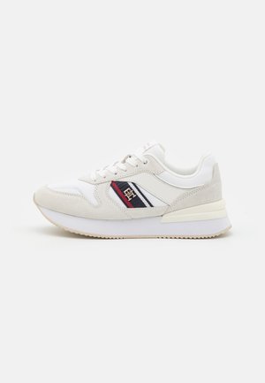 Sneakers - white