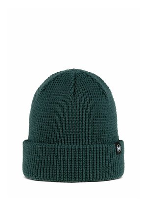 Gorro de punto verde oscuro con puño doblado y pequeña etiqueta negra con logo en el lateral sobre fondo blanco.