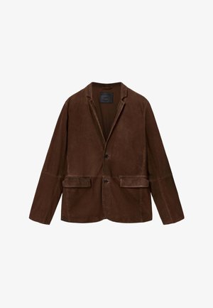 Brauner Wildleder-Blazer mit Reverskragen, Knopfverschluss, zwei Fronttaschen und leicht oversized Passform. Strukturierte Oberfläche und subtiler Glanz.