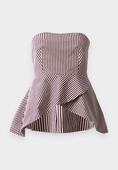 Strapless peplum top in donkerrood en crèmekleurige strepen, met een getailleerde top en een uitlopende, gelaagde zoom voor extra textuur.