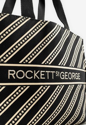 Czarna torba na ramię z płótna z ukośnymi beżowymi paskami i wzorami gwiazd. Na środku znajduje się wyhaftowany napis "ROCKETT st GEORGE".