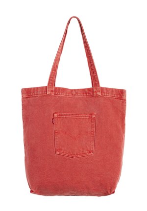 Borsa tote in tessuto rosso con due spallacci e una piccola tasca rettangolare cucita al centro davanti.