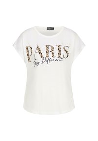 T-shirt blanc à coupe décontractée, avec "PARIS" en imprimé léopard et "Stay Different" en cursive noire. Matière douce et légère.