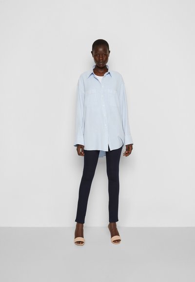 Filippa K LOLA SUPER STRETCH - Calças de ganga de corte skinny - mid dark denim