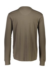 Olijfgroene blouse met lange mouwen, gemaakt van zachte stof. Heeft een ronde halslijn, aansluitende mouwen en een klein logodetail aan de zoom.